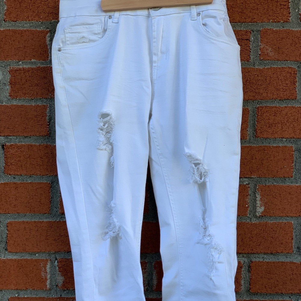 Skinny white jeans with rips